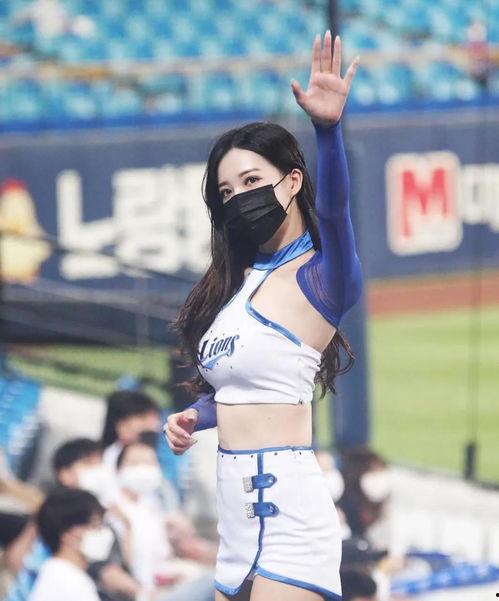 网红棒球女,挥洒青春，点燃梦想