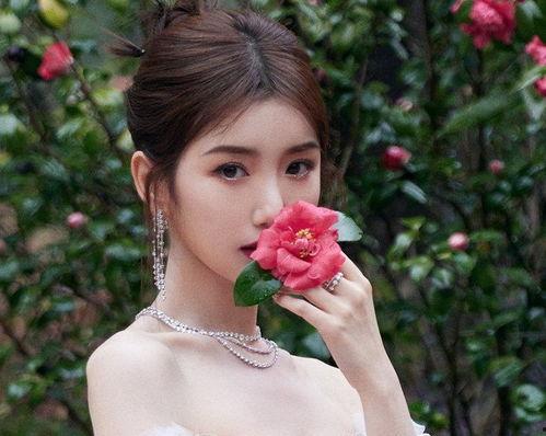 明星首饰微博,明星们的时尚首饰秀场瞬间