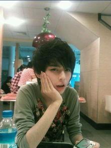 傻乎乎的男网红叫啥名,揭秘“傻乎乎”男网红的爆红之路