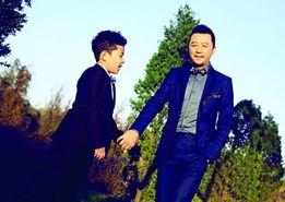 明星石头名字,璀璨星途，石头般坚韧的璀璨人生